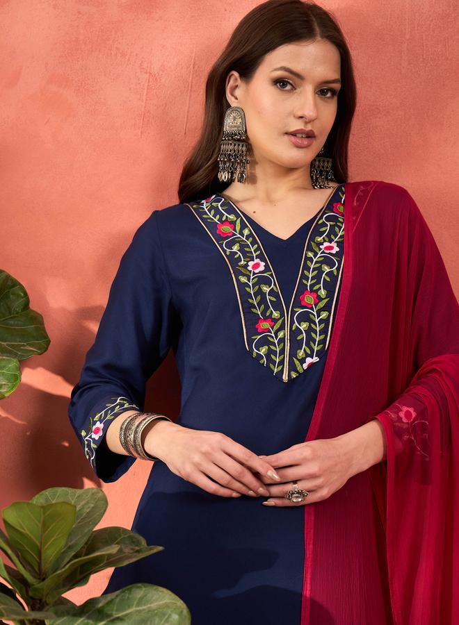 ساسافراس طقم كورتا مطرز من رايون ساسافراس مع بنطلون قلم ودوباتا - Image 4