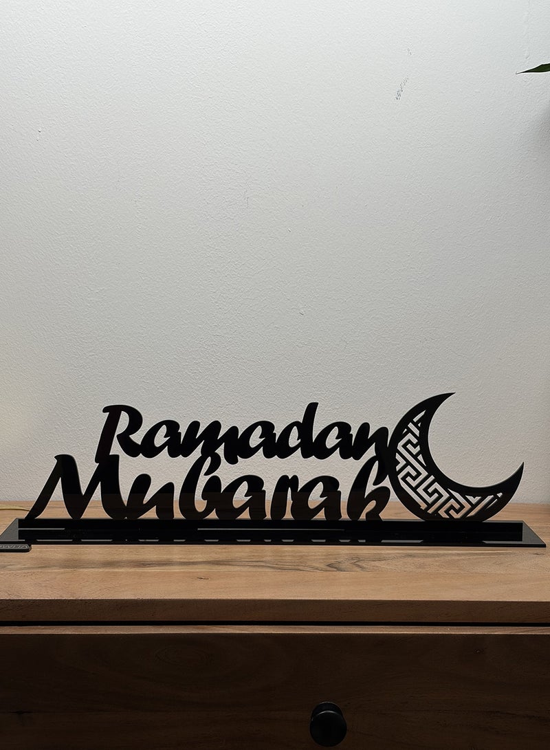 لوحة ستاند ديكور من الأكريليك بتصميم رمضان مبارك مع هلال رمضان - Image 1