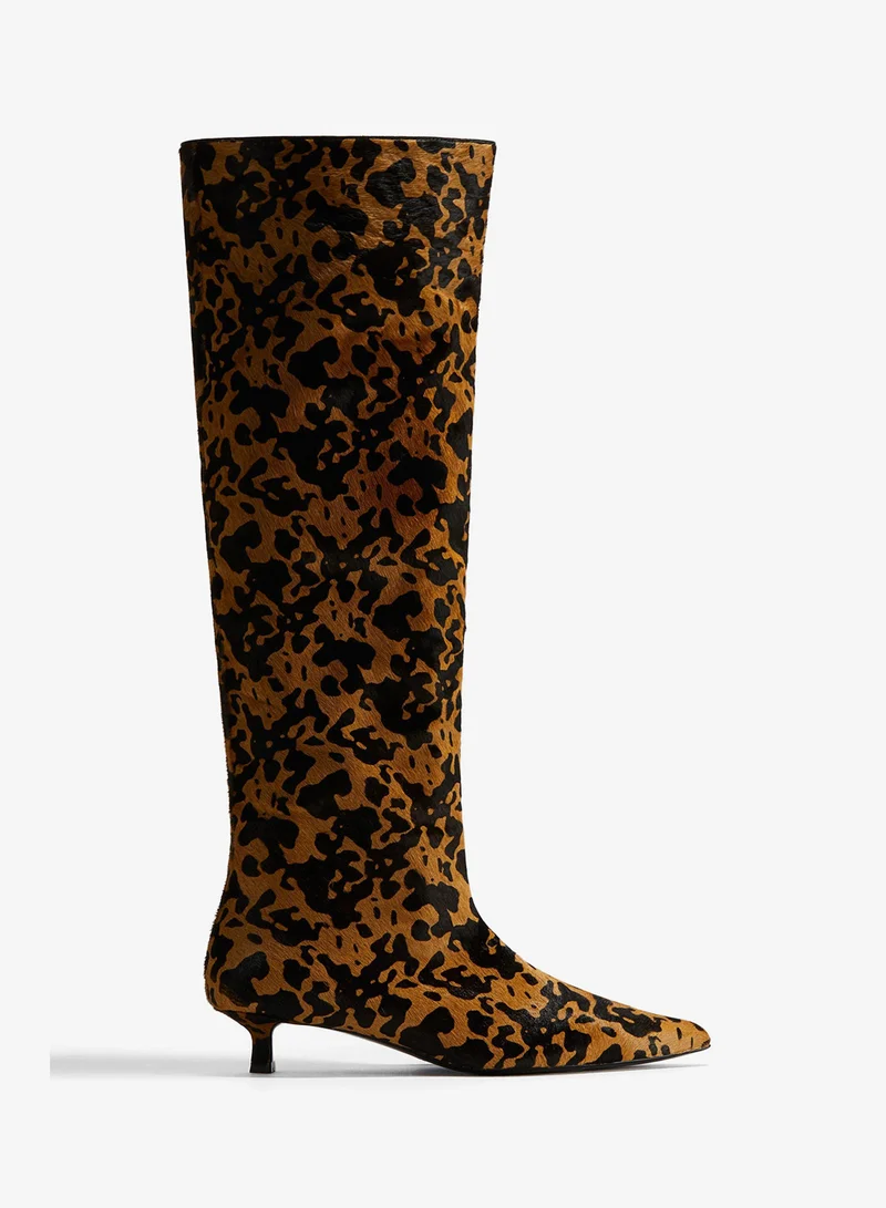 اتش اند ام بووت من الجلد بكعب القطة