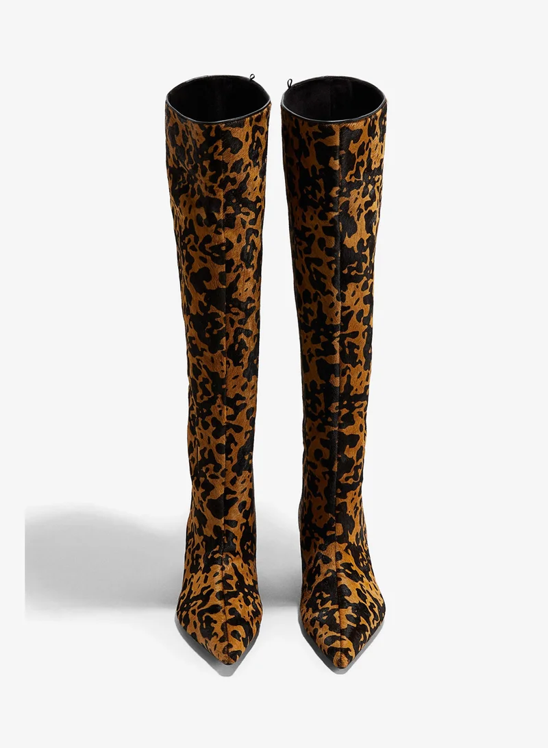 اتش اند ام بووت من الجلد بكعب القطة