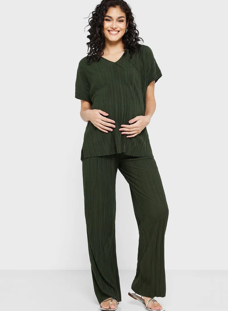 Only Maternity V-Neck Plisse Top