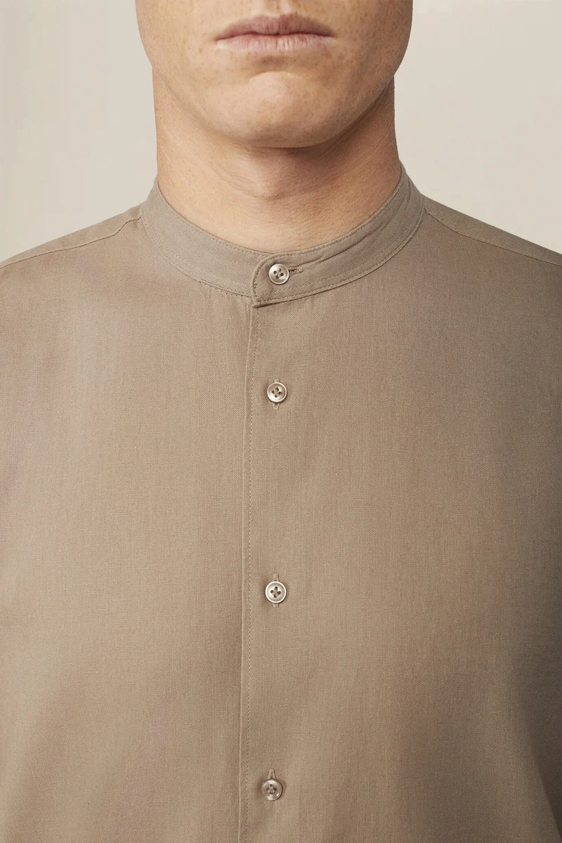 دوبل غانغر Casual men's shirt with mandarin collar and half button fastening, washed linen and cotton fabric - Beige
