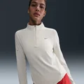 نايكي أبيض