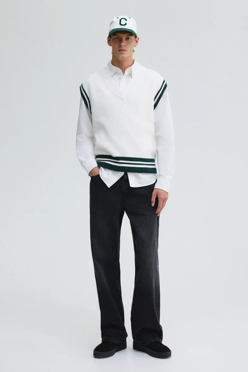 اتش اند ام كنزة فضفاضة بدون أكمام محبوكة من نسيج مرن