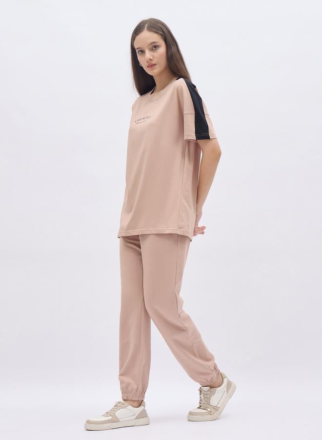 Styli Beige Oversized Slogan T-Shirt and Cuffed Joggers Set - Image 3