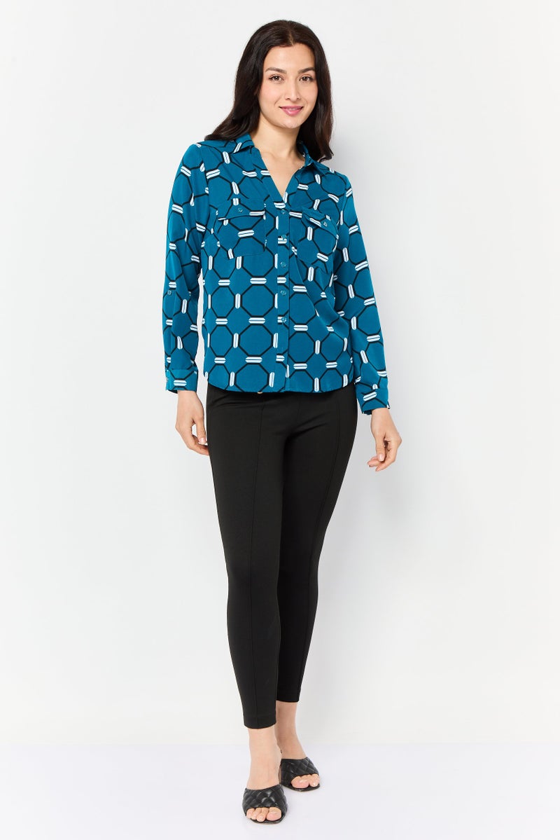 ADRIENNE VITTADINI بلوزة نسائية بياقة دائرية بطبعة شاملة، متعددة الألوان - Image 4