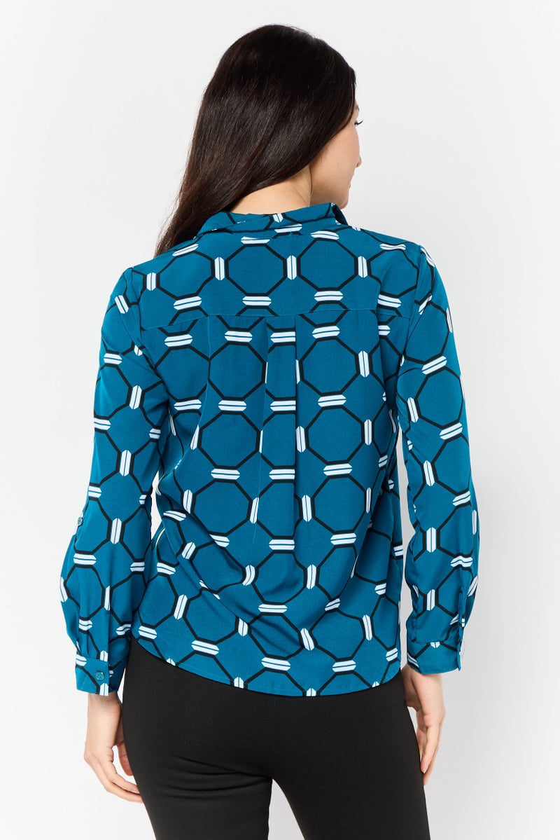 ADRIENNE VITTADINI بلوزة نسائية بياقة دائرية بطبعة شاملة، متعددة الألوان - Image 3
