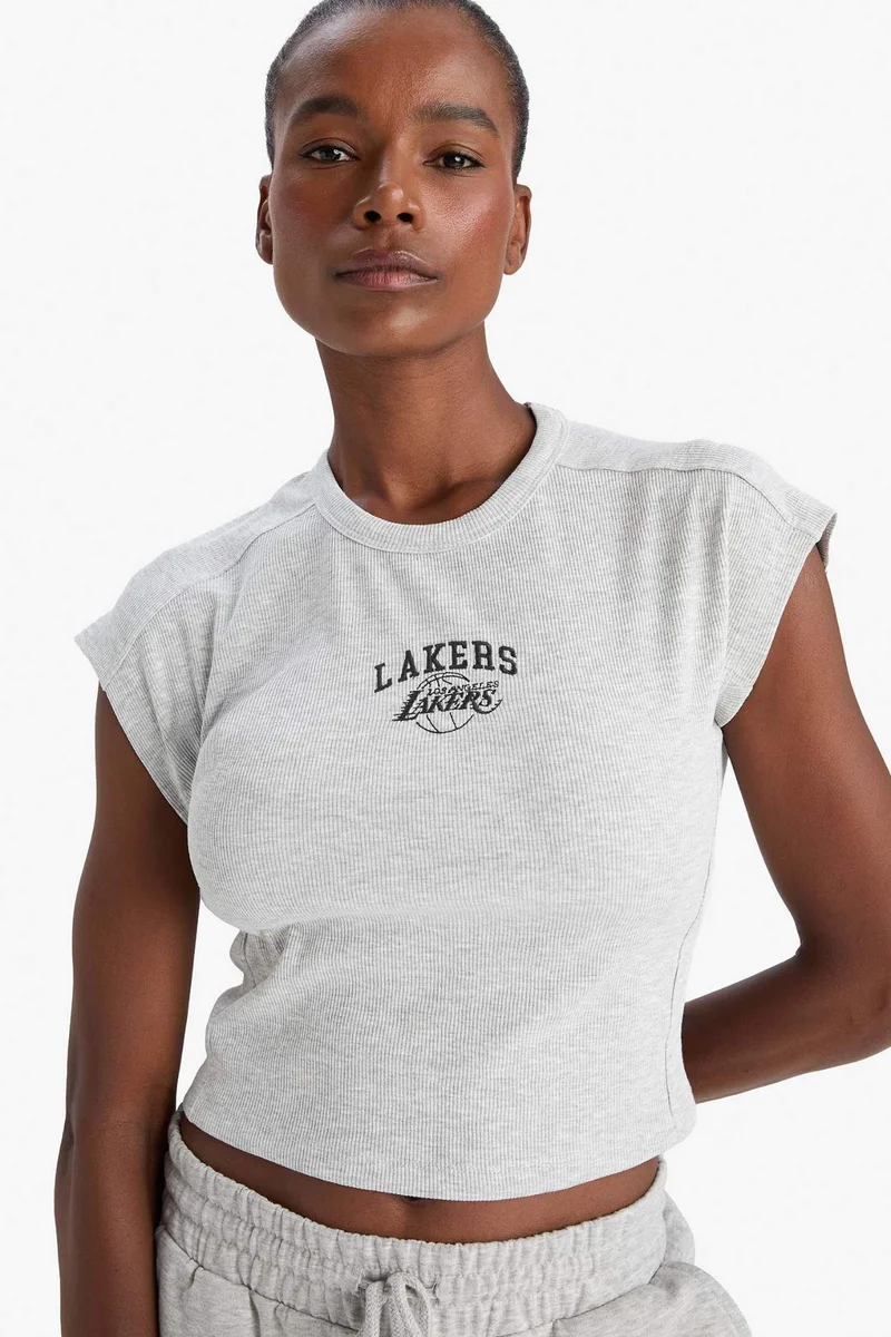 ديفاكتو DeFactoFit NBA Los Angeles Lakers Standard Fit Embroidered T-Shirt