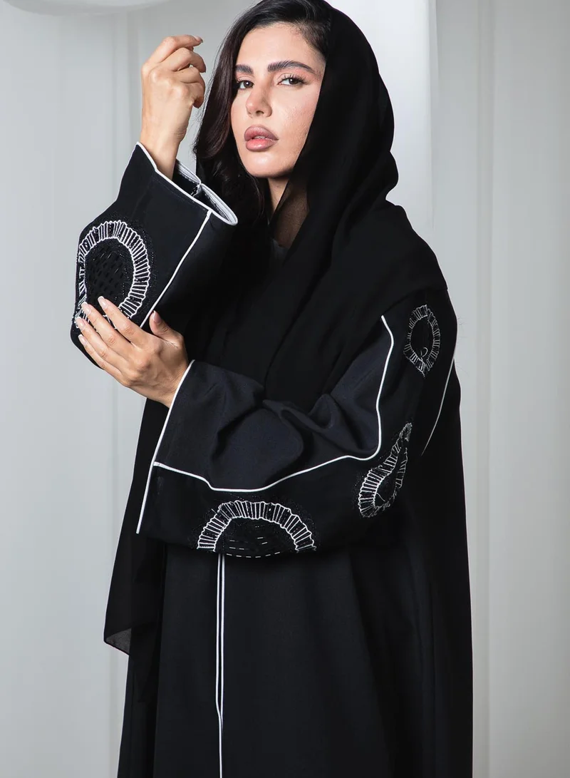 أم سكوير فاشن Black Phua Fabric Abaya with Thread Work Embroidery and Headscarf