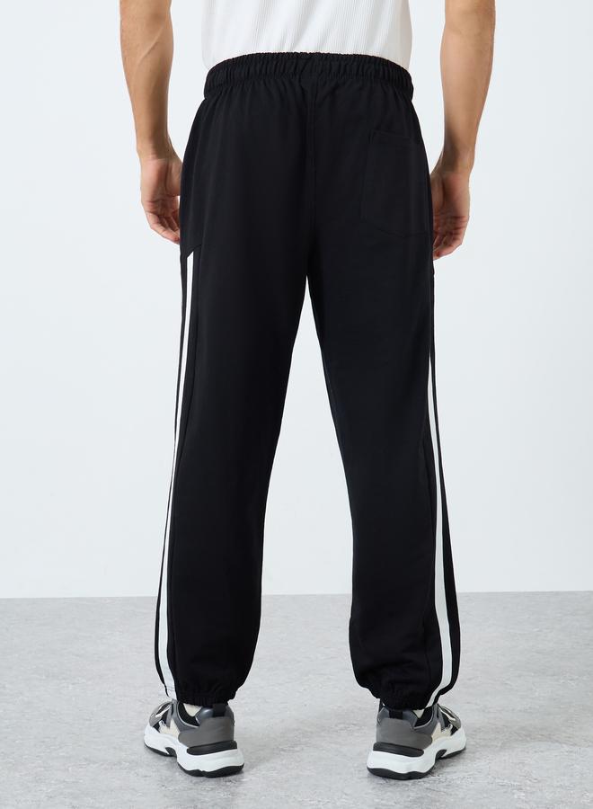 Styli Side Contrast Panel Relaxed Fit Terry Joggers - Image 4