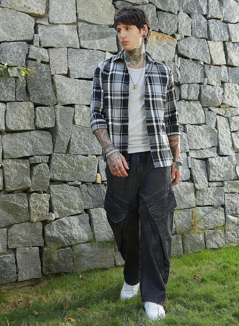 Campus Sutra Men's Obsidian Black & Daisy White Dark-Plaid Relaxed Shirt