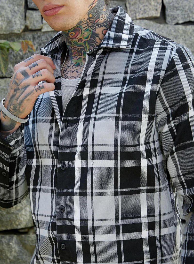 Campus Sutra Men's Obsidian Black & Daisy White Dark-Plaid Relaxed Shirt