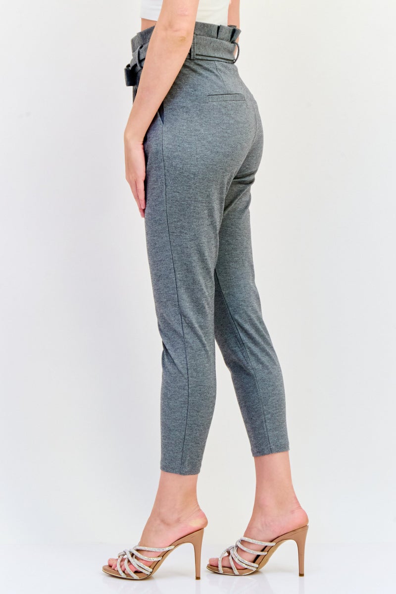 VERO MODA سروال نسائي بقصة عادية مستقيمة بطول 30 إنش مع حزام، رمادي - Image 2