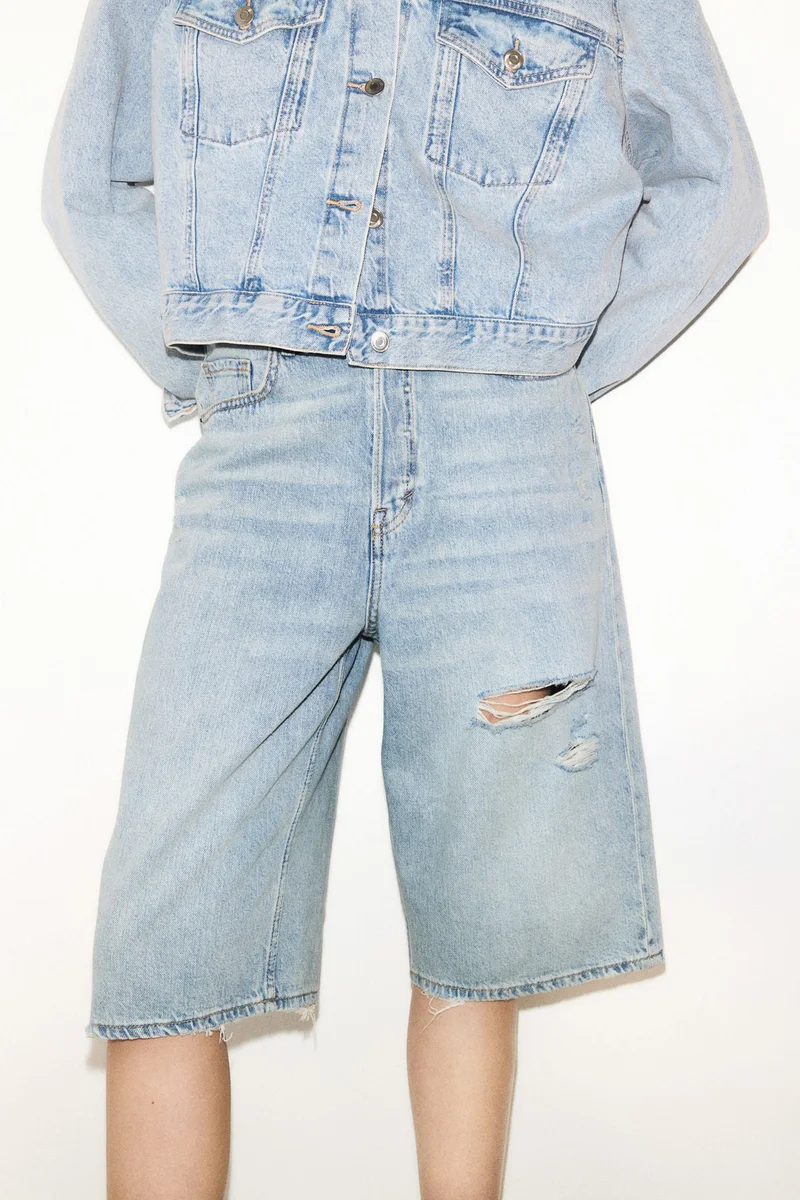 اتش اند ام شورت بخصر عالي وطول يصل للركبة من الدنيم