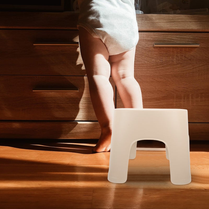 🚽 كرسي بلاستيكي صغير متعدد الاستخدام مقاوم للانزلاق للمنزل والحمام باللون الأبيض - Image 5