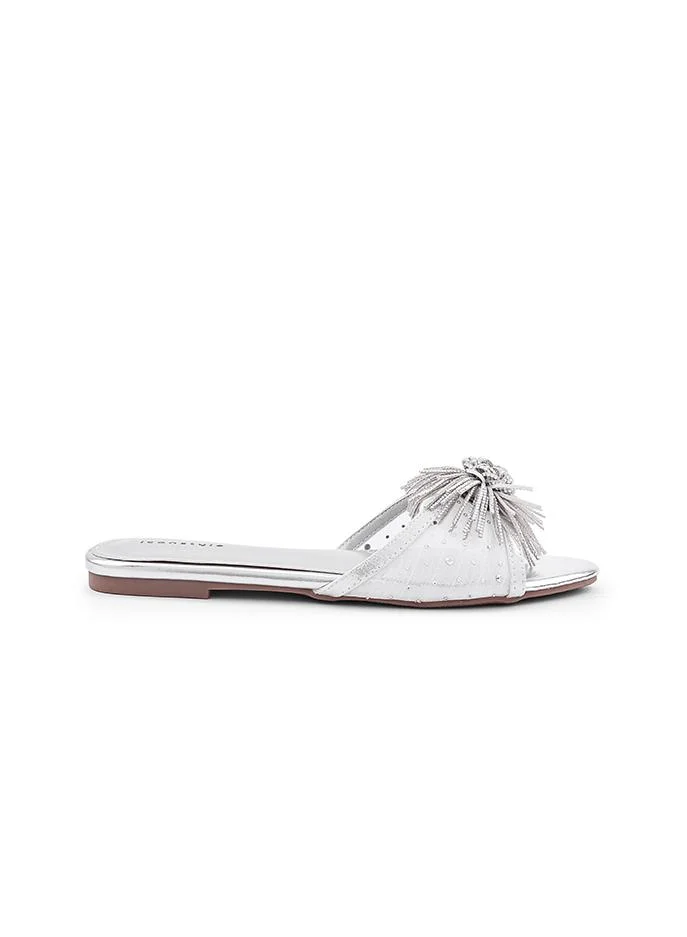 أيقون Sparkling flat sandal with comfortable fit.