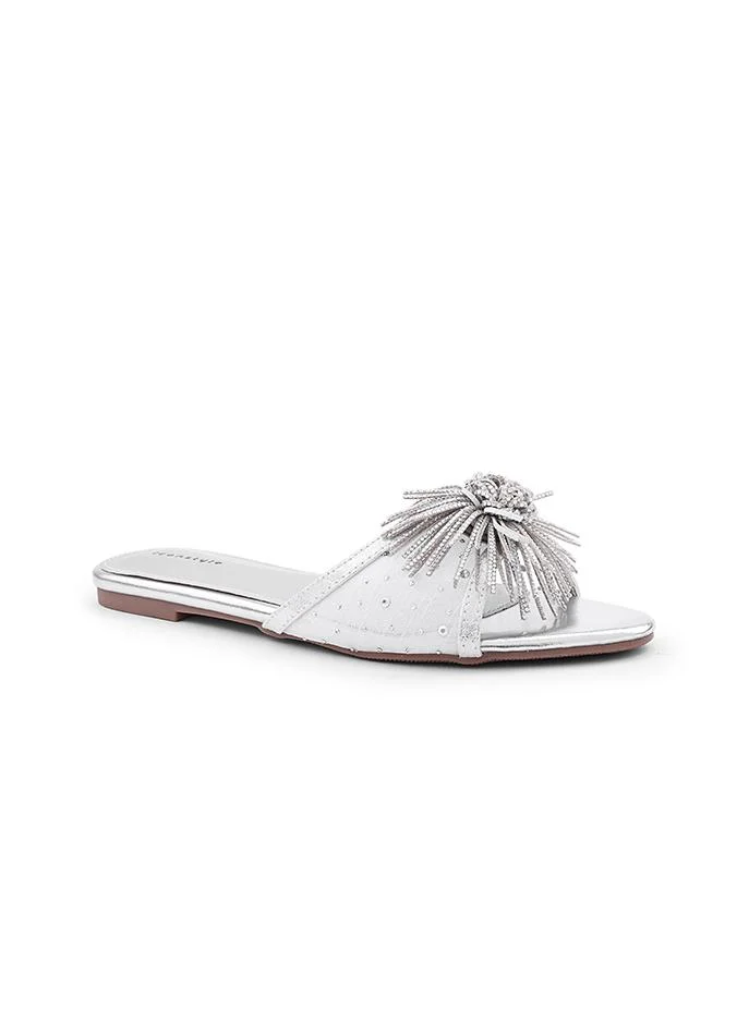 أيقون Sparkling flat sandal with comfortable fit.