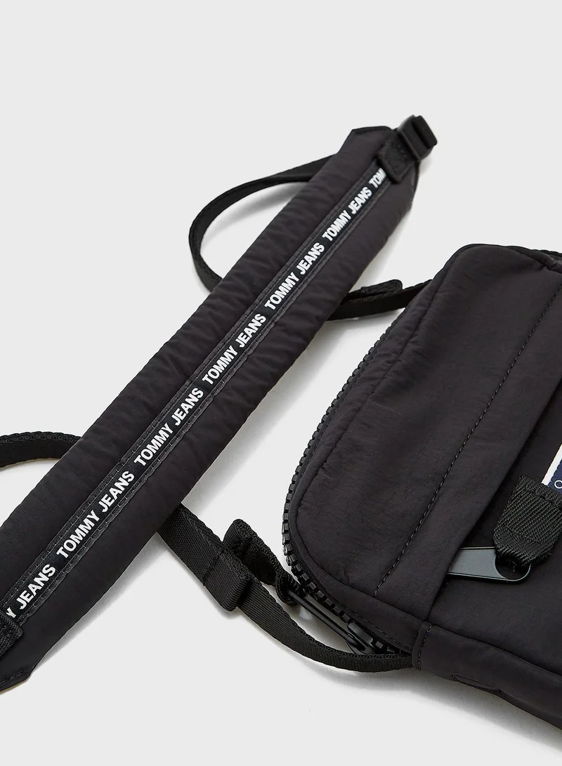 TOMMY JEANS Logo  Reporter Bag