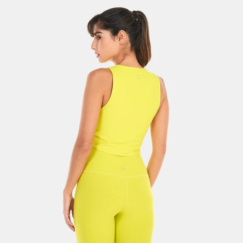 بيوند يوغا تيشيرت بلا أكمام سبيسداي موتيفيت كروبد للنساء