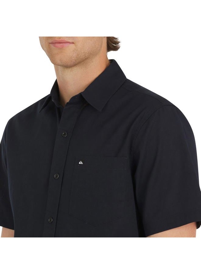 QUIKSILVER قميص كاجوال قصير الأكمام مزود بأزرار من القطن الفاخر للرجال، إكليبس، L - Image 2