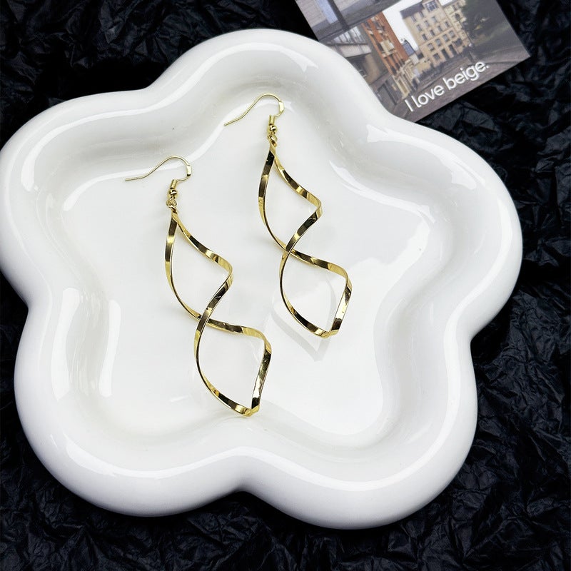 South Korea Distinctive Spiral Curved Wave Curve Temperament Niche Advanced Design Sense Ear Studs Ear Accessories Eco-Friendly - Image 4