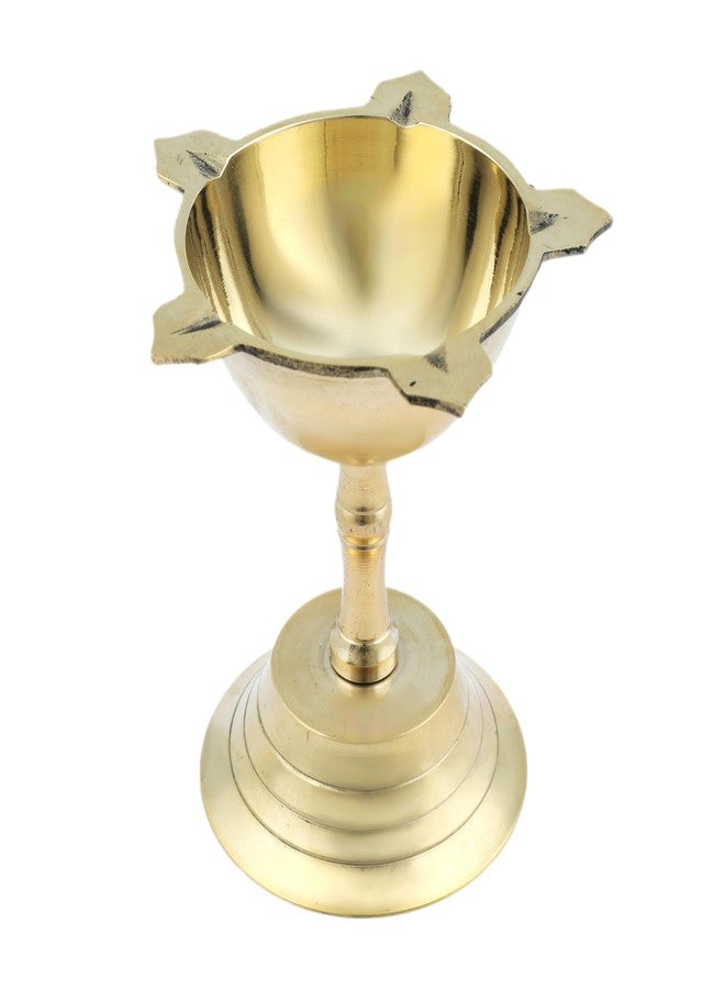 أديتري_كرييشن مصباح زيت نحاسي مزخرف بتصميم نجمة، يُستخدم في طقوس البوجا والآرتي، وهو هدية مثالية لديكور المنزل في المهرجانات الهندية التقليدية ورأس السنة الجديدة. (الحجم: الارتفاع: 3 بوصات) (ذهبي). - Image 1