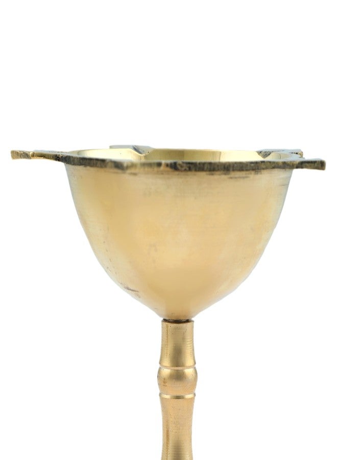 أديتري_كرييشن مصباح زيت نحاسي مزخرف بتصميم نجمة، يُستخدم في طقوس البوجا والآرتي، وهو هدية مثالية لديكور المنزل في المهرجانات الهندية التقليدية ورأس السنة الجديدة. (الحجم: الارتفاع: 3 بوصات) (ذهبي). - Image 2