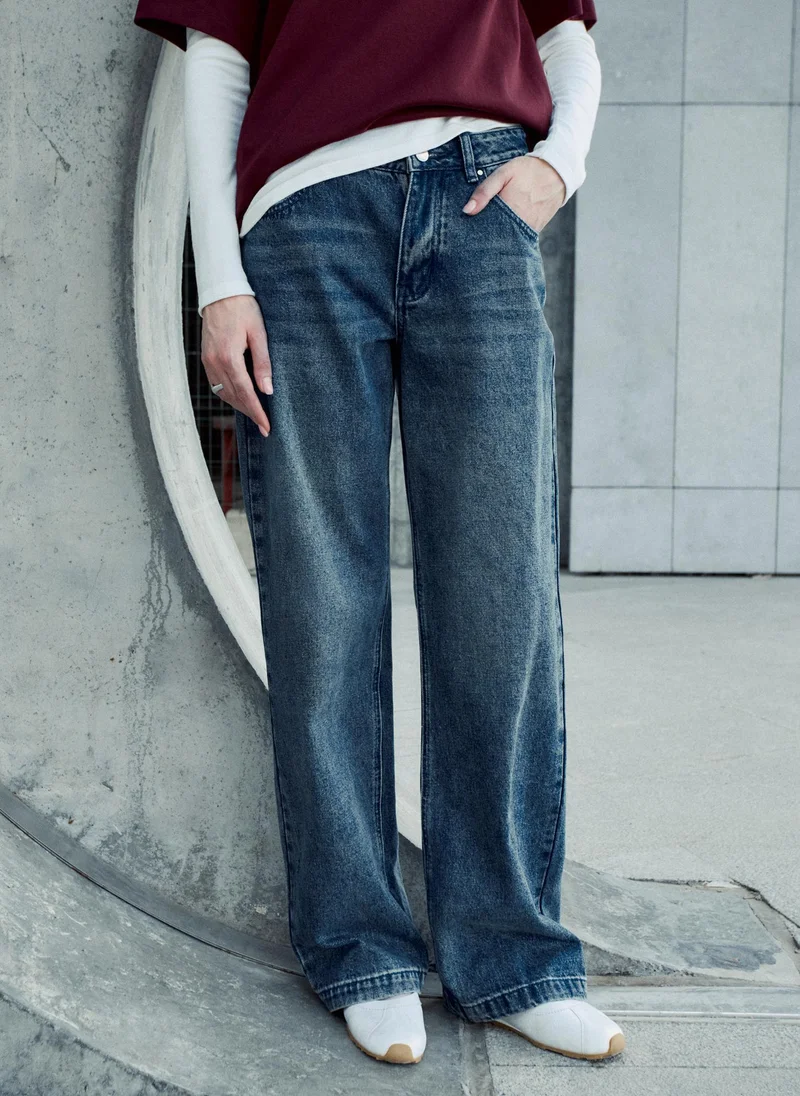 Lichi Loose jeans with distressed accent on the thighs