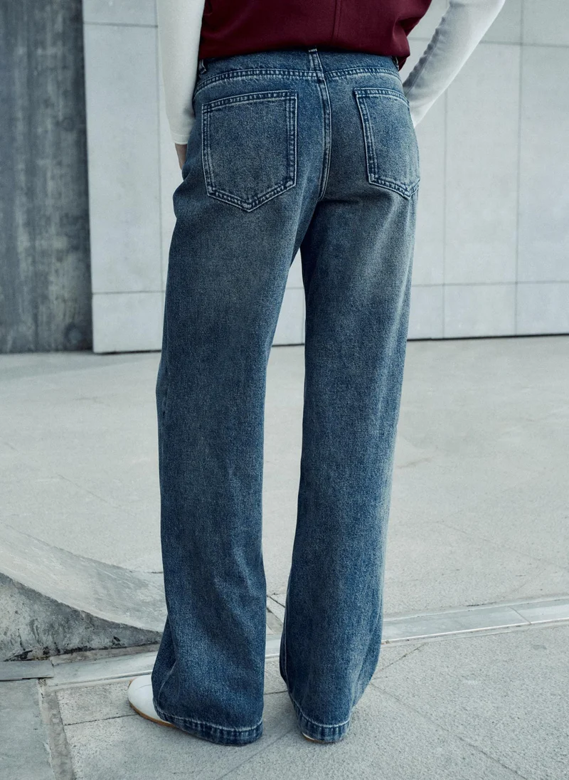 Lichi Loose jeans with distressed accent on the thighs