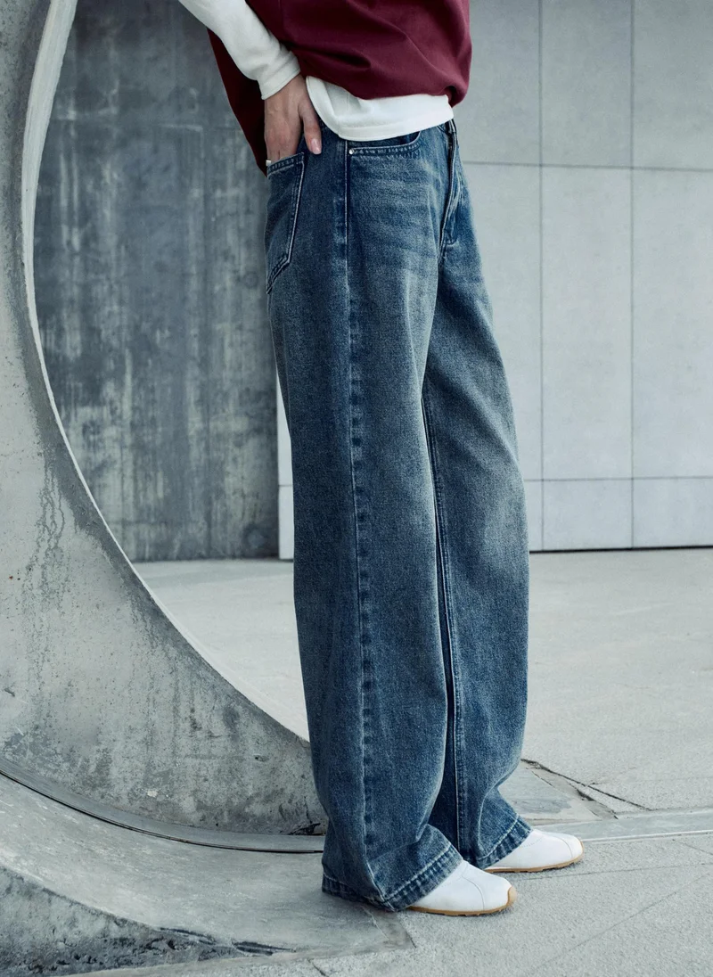 Lichi Loose jeans with distressed accent on the thighs