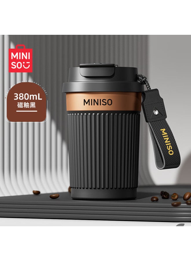 Miniso كوب قهوة ميني سو معزول، كوب سفر عالي القيمة، زجاجة ماء محمولة مزدوجة القشة، طلاء مغناطيسي أسود 380 مل - Image 1