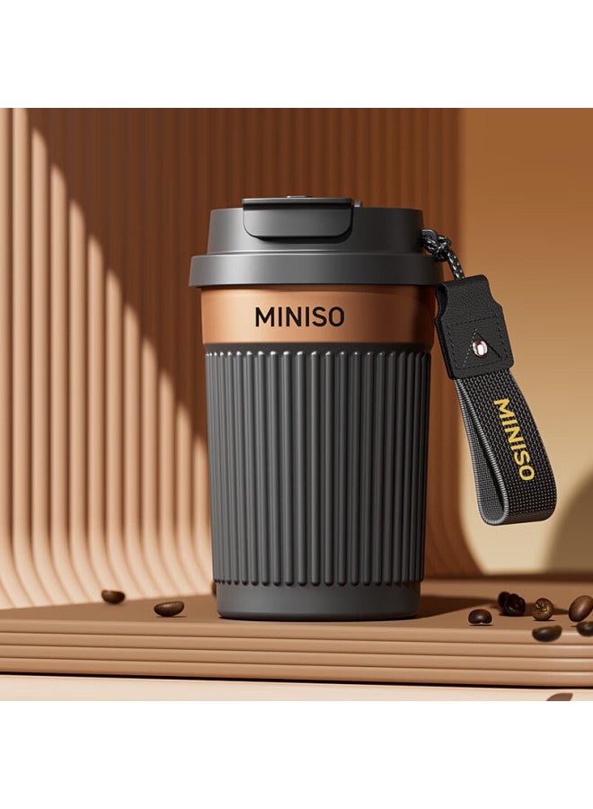 Miniso كوب قهوة ميني سو معزول، كوب سفر عالي القيمة، زجاجة ماء محمولة مزدوجة القشة، طلاء مغناطيسي أسود 380 مل - Image 2