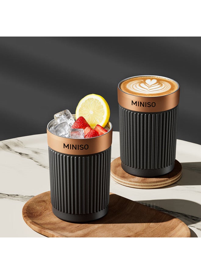 Miniso كوب قهوة ميني سو معزول، كوب سفر عالي القيمة، زجاجة ماء محمولة مزدوجة القشة، طلاء مغناطيسي أسود 380 مل - Image 3