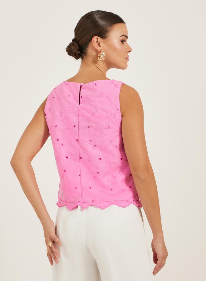 ستايلي بلوزة بدون أكمام بتطريز وحافة مكشكشة - Image 4