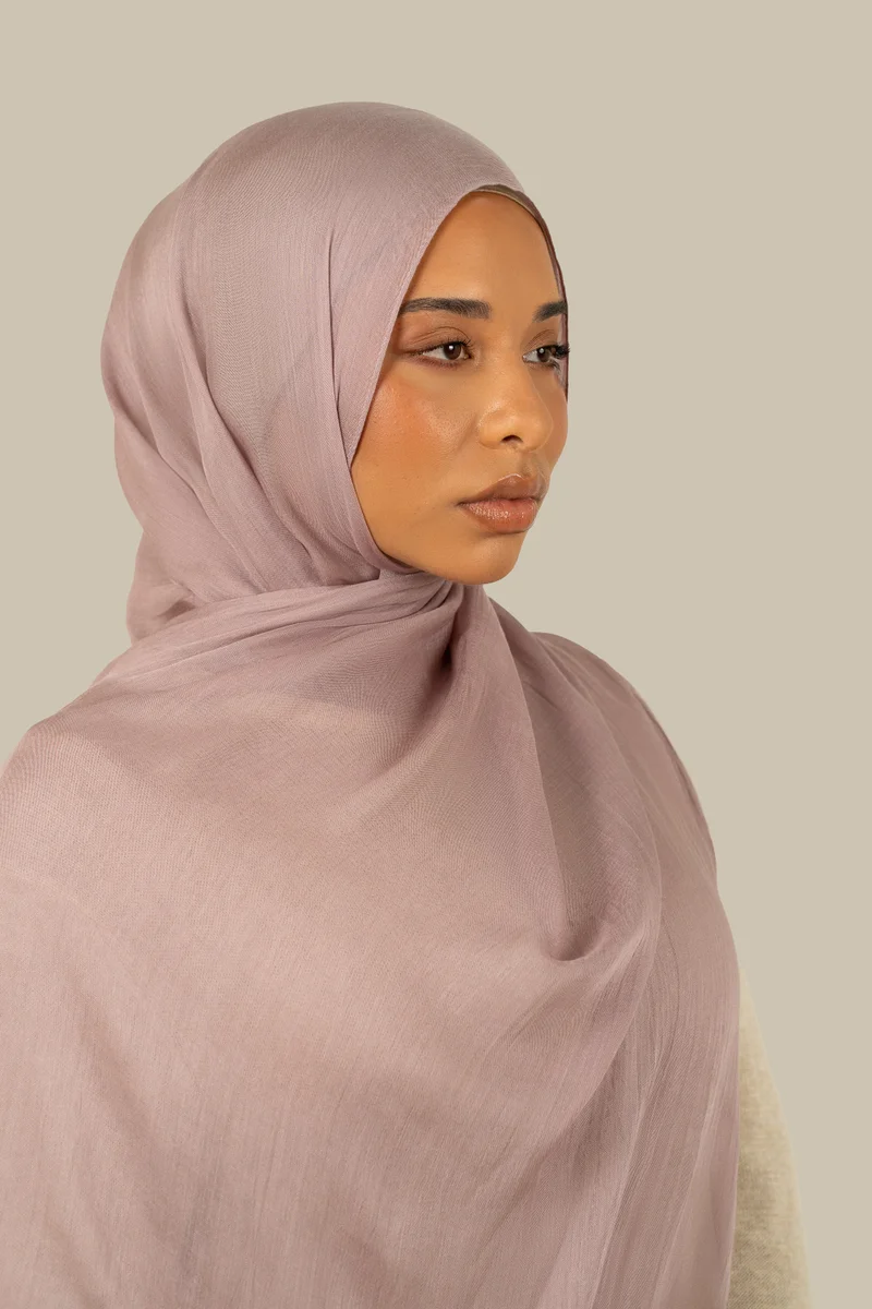 سيلكروز حجاب مودال ناعم بنسيج دقيق بلون الليلك الدافئ