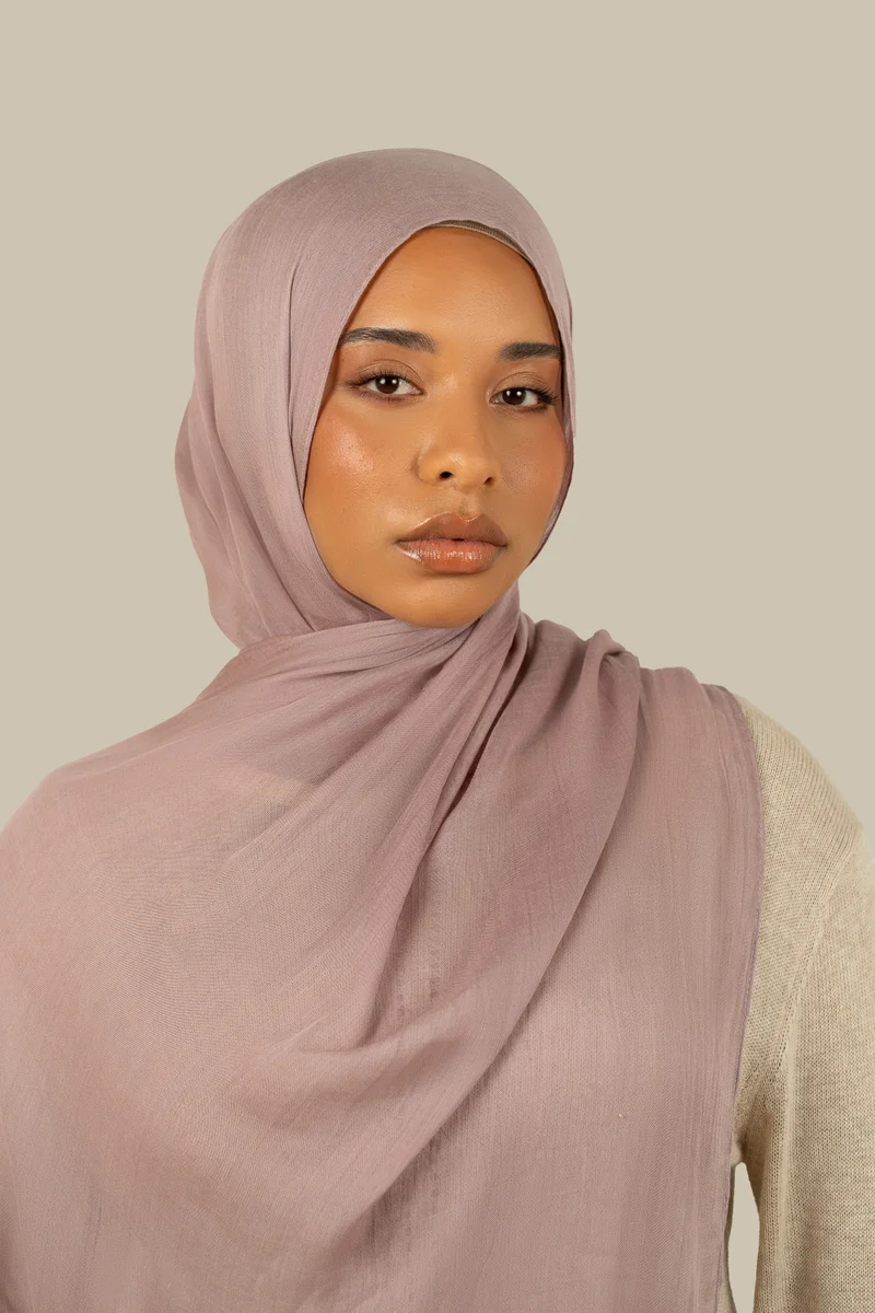 سيلكروز حجاب مودال ناعم بنسيج دقيق بلون الليلك الدافئ