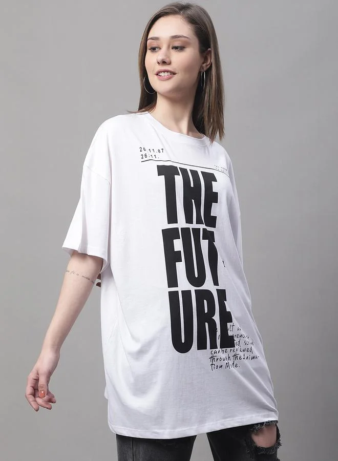 تايك تو تيشيرت أبيض نسائي بطبعة شعار كبير من دور