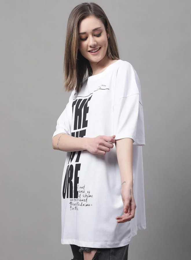 تايك تو تيشيرت أبيض نسائي بطبعة شعار كبير من دور