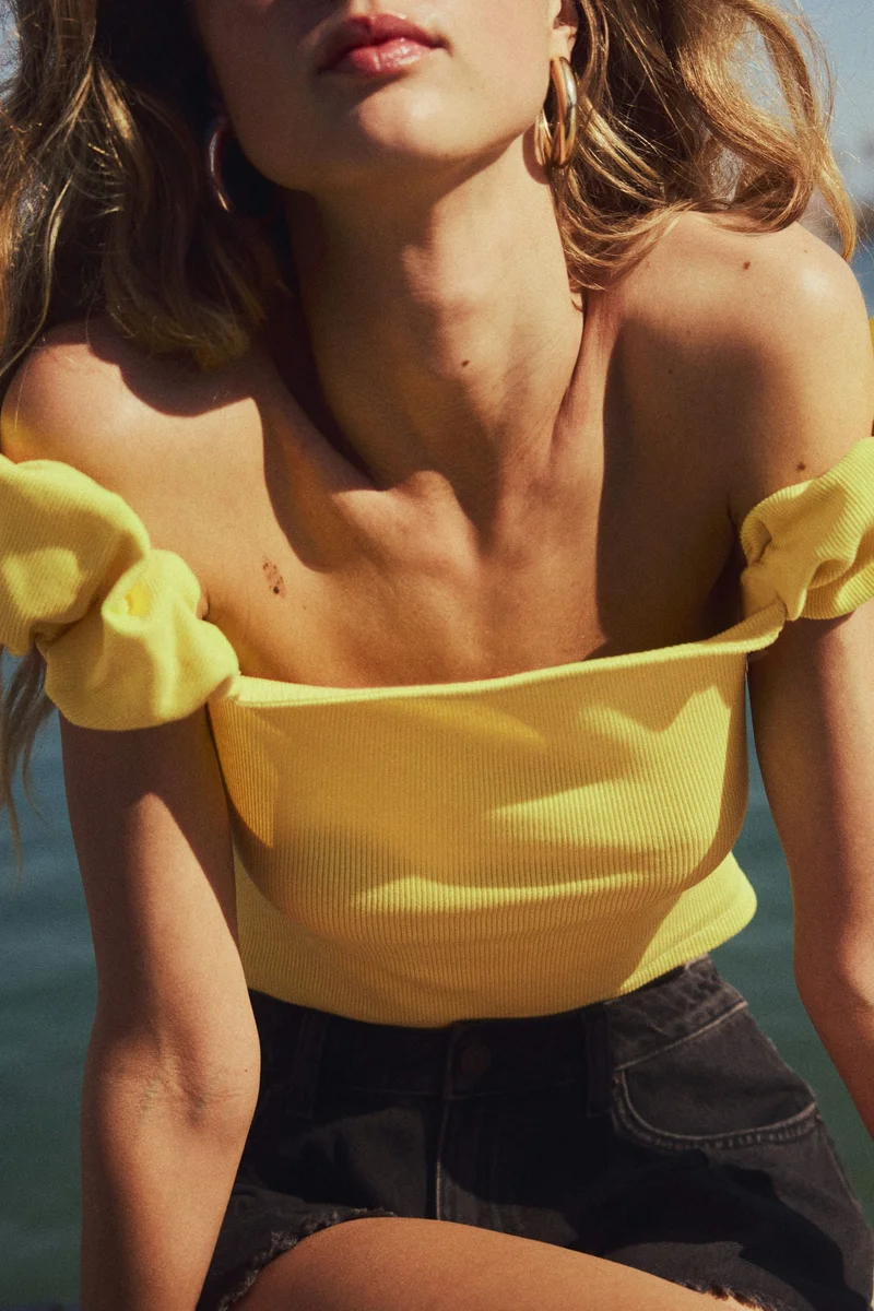 H&M Puff-sleeved off-the-shoulder top