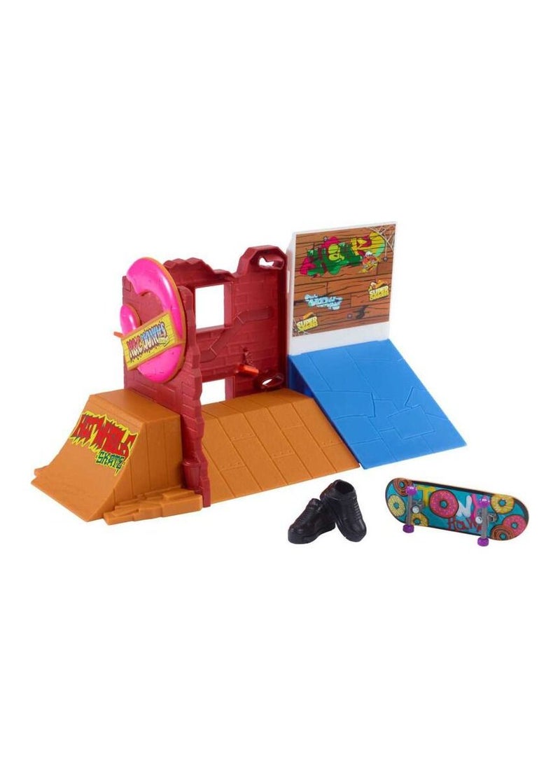 Hot Wheels Skate Fingerboard Donut Skatepark Playset