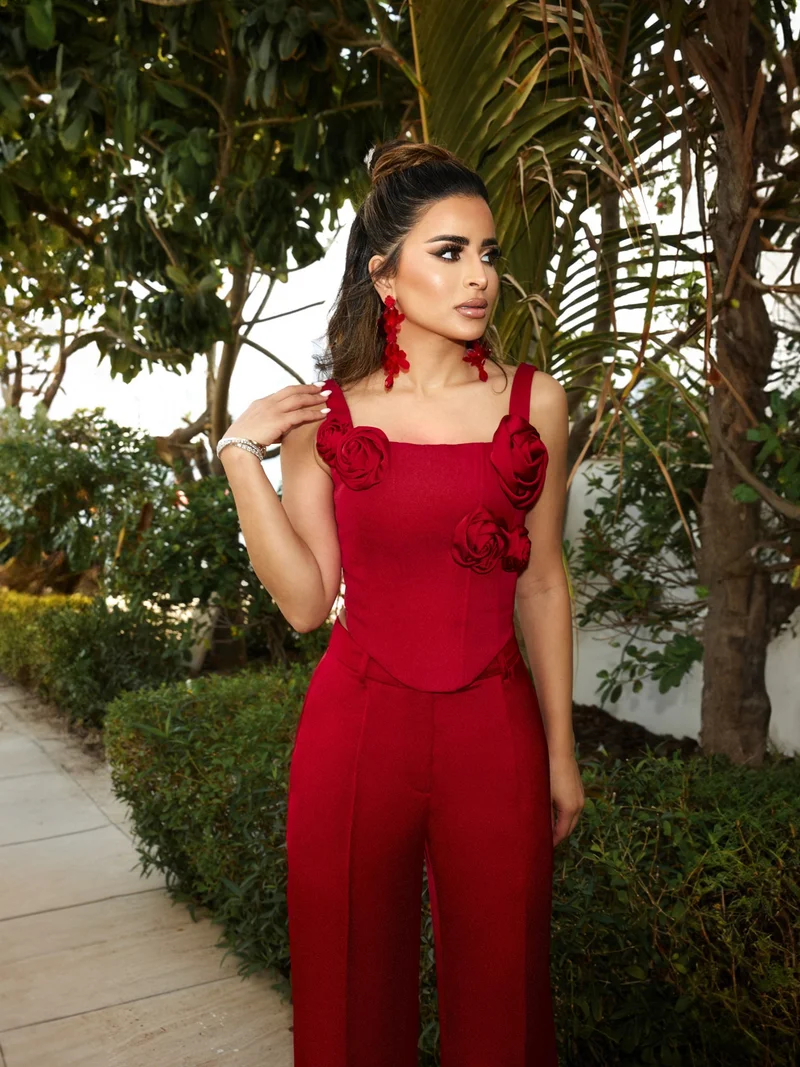 ليتشي كورسيه ناعم مع زهور مزخرفة