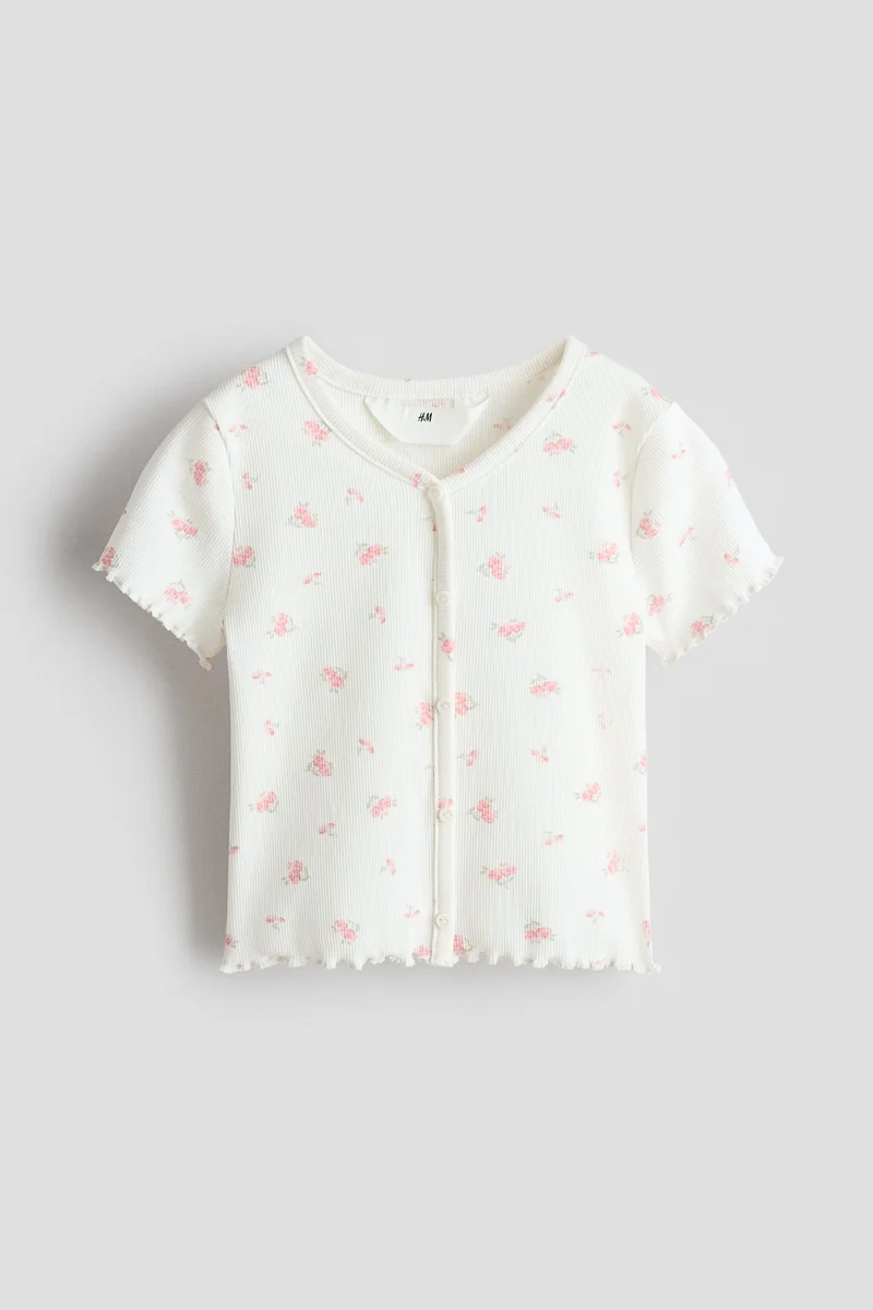 اتش اند ام بلوزة من نسيج مرن بتفاصيل زر