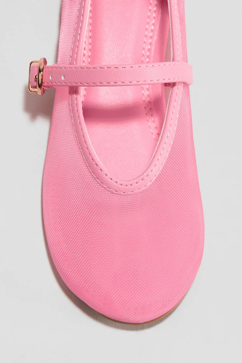 اتش اند ام حذاء ماري جين من نسيج شبكي