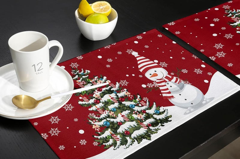 Litter Star أطقم مفارش طاولة رجل الثلج لعيد الميلاد مجموعة من 4 مفارش طاولة شجرة عيد الميلاد مفارش شتوية على شكل ثلج بلون أحمر لمائدة الطعام عيد ميلاد سعيد مفارش مطبخ مقاومة للماء وغير قابلة للانزلاق للحفلات والعطلات - Image 5