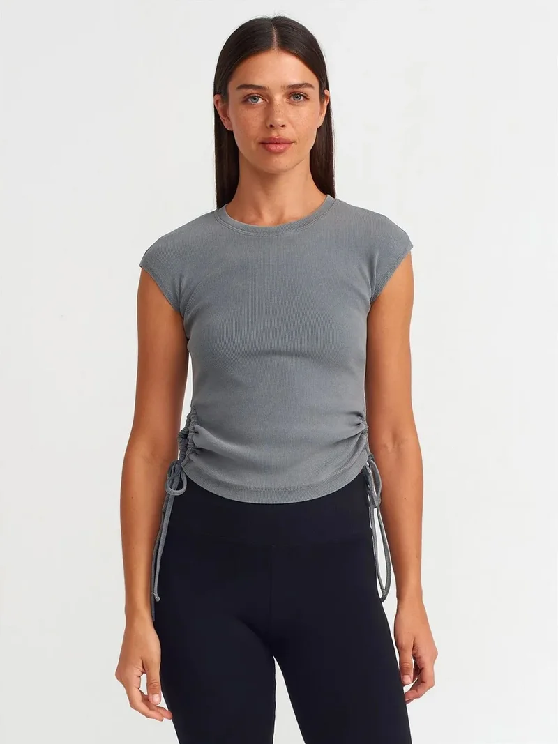 ديلفين Dilvin Women's Sleeveless Crop T-Shirt With Cut-Out Detail