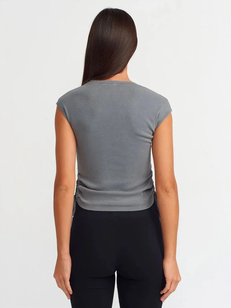 ديلفين Dilvin Women's Sleeveless Crop T-Shirt With Cut-Out Detail