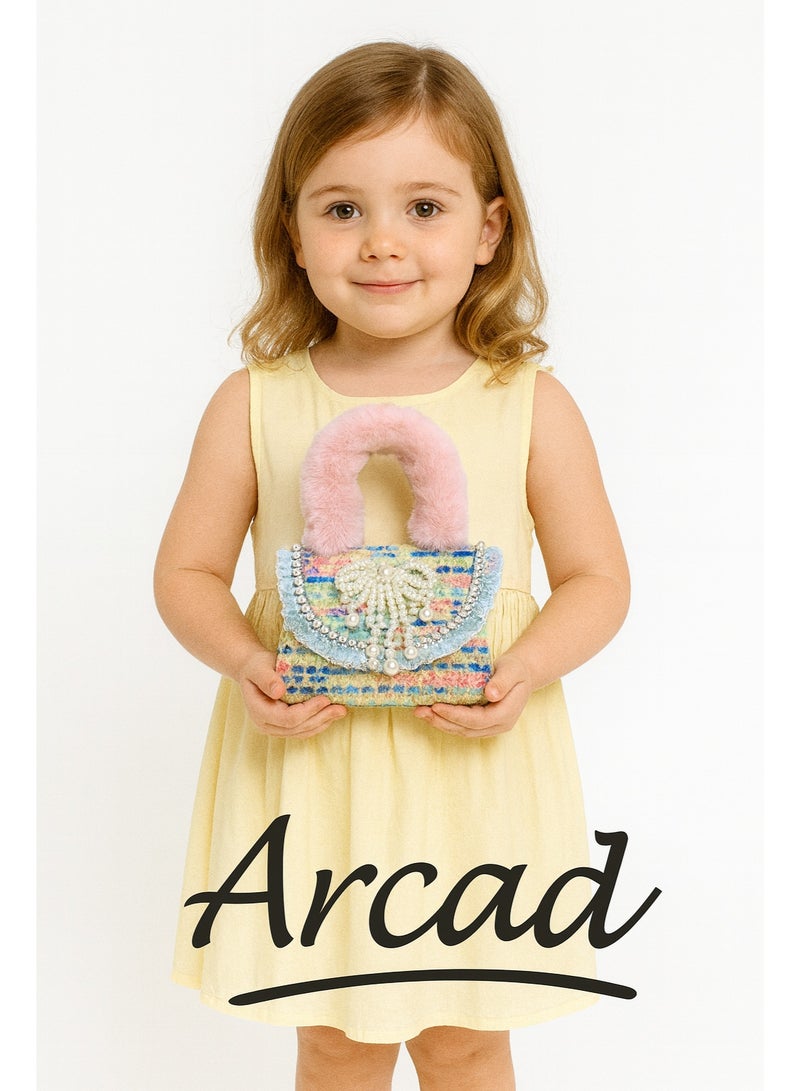 أركاد حقيبة يد للبنات بمقبض فرو صناعي وزينة عقد لؤلؤ مع سلسلة ذهبية – متعددة الألوان - Image 2