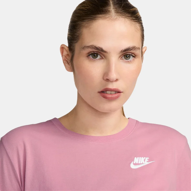 Nike Women's Sportswear Club Essentials T-Shirt