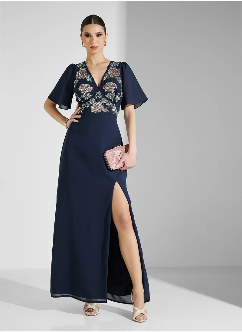 مايا Contrast Floral Angel Sleeve Maxi Dress