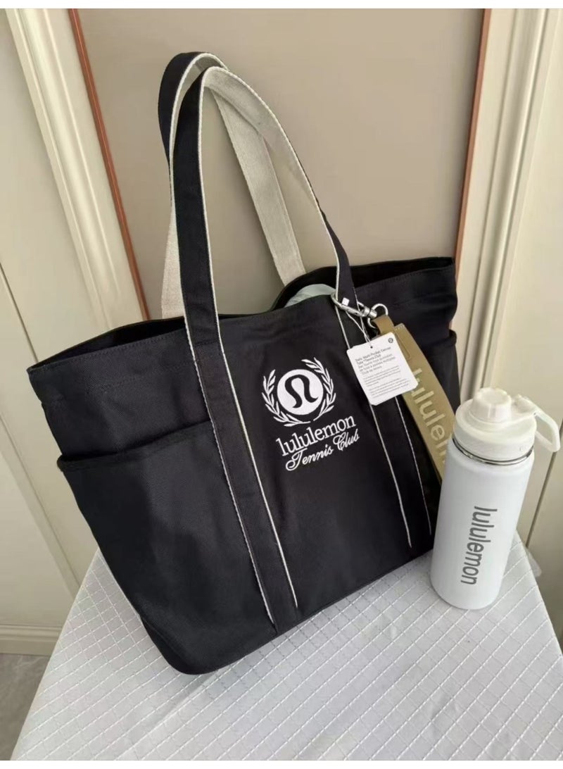 لولوليمون ​حقيبة توت 20 لتر بتصميم ثنائي اللون ومطرزة - حقيبة كتف قماشية عالية السعة للرجال والنساء​ - Image 3